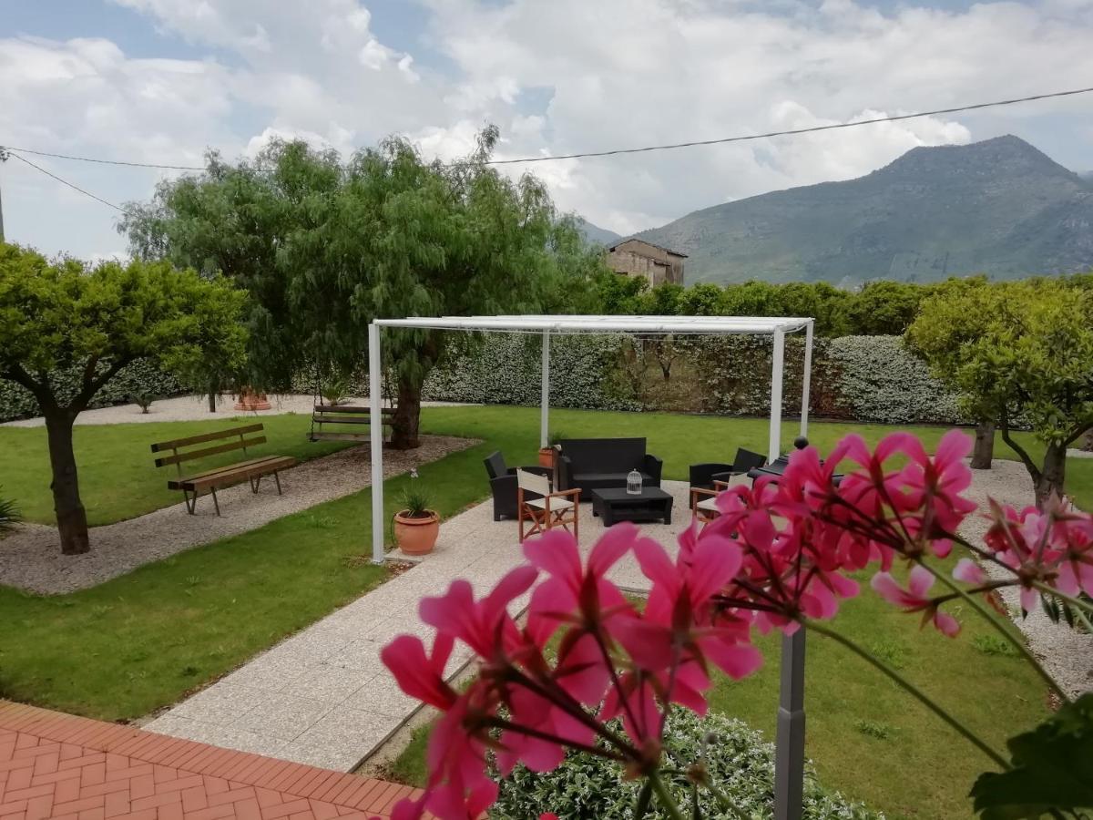 Il Giardino Delle Zagare Panzió Fondi Kültér fotó